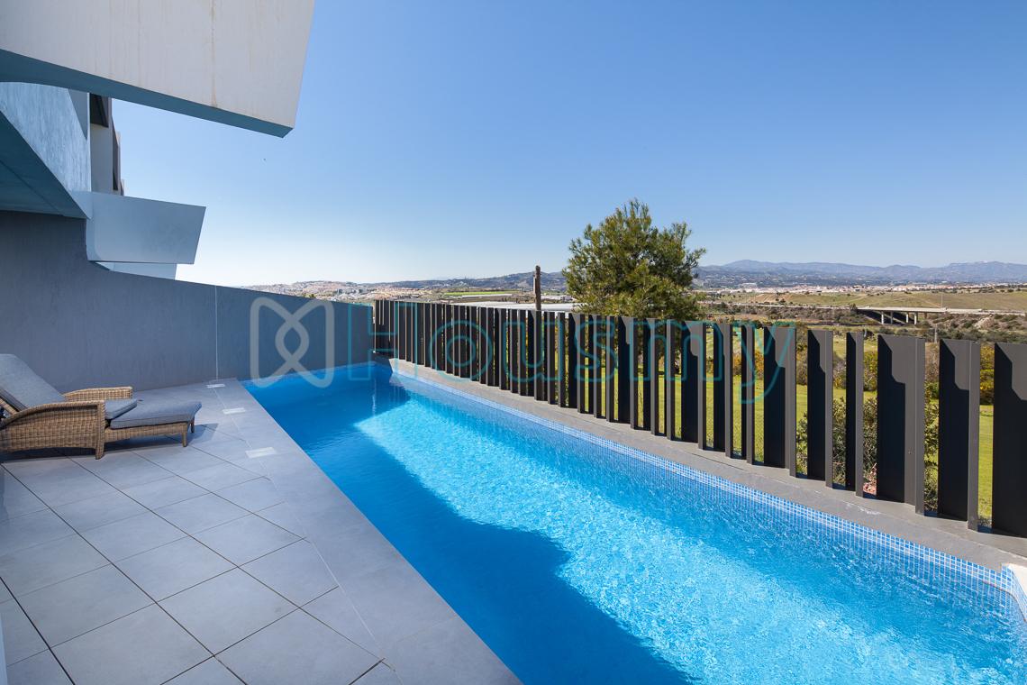 piscina-en-adosado Adosado con piscina en torre del mar y 3 dormitorios en la costa. Housmy