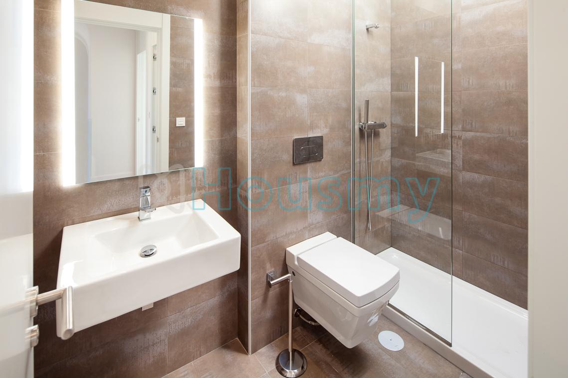 baño-adosado-cool-homes Baño moderno de casa en venta en Torre del Mar