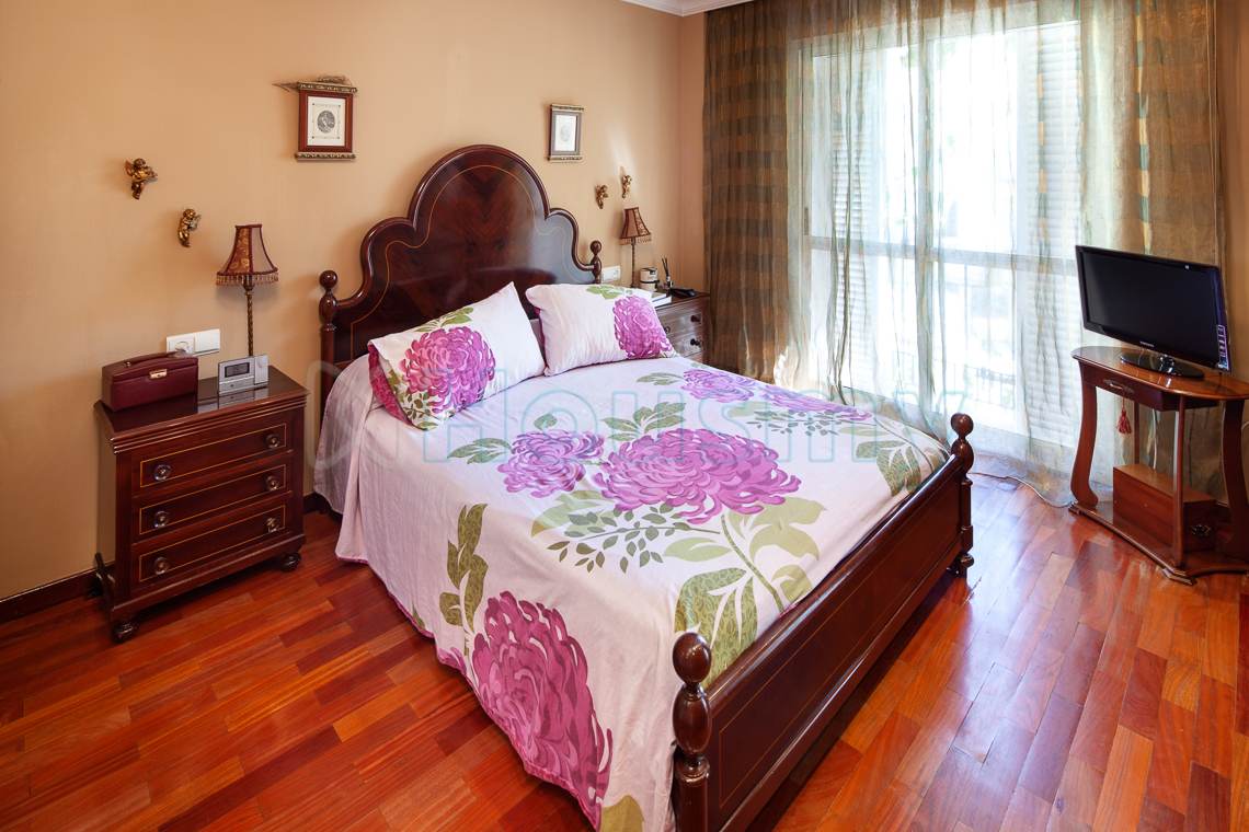 Dormitorio-principal-en-chalet-adosado dormitorio principal en chalet adosado en venta