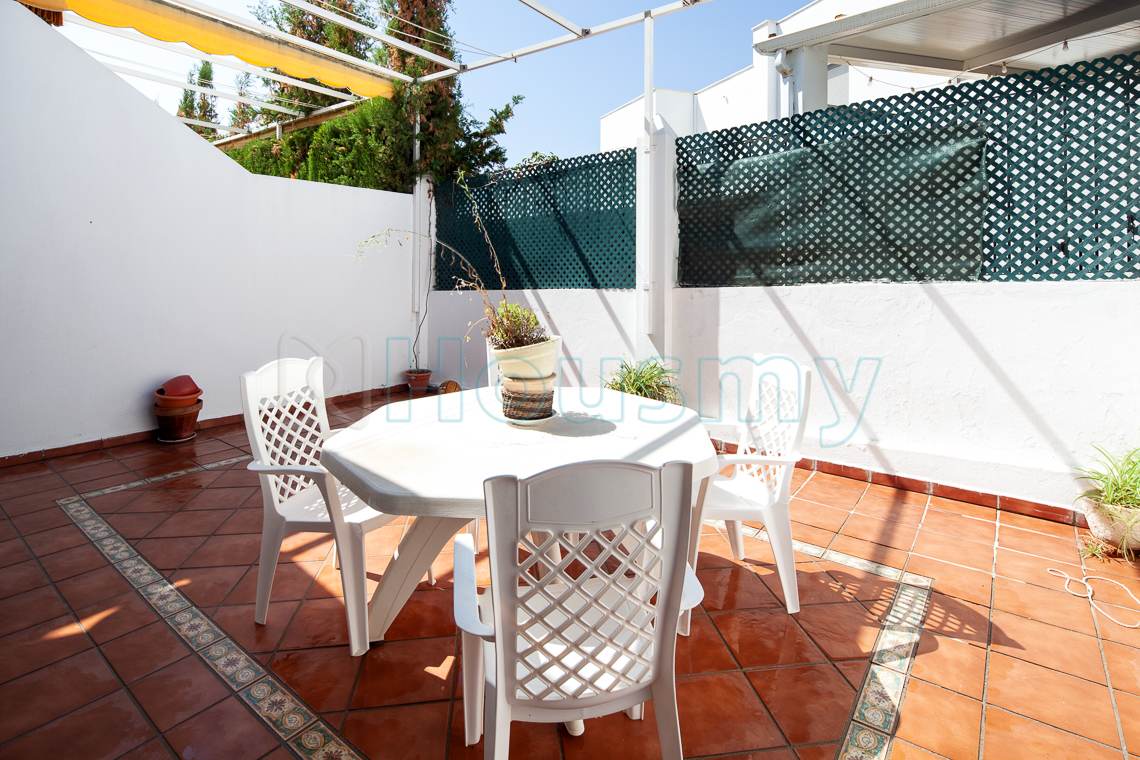 Patio-trasero-de-casa-en-venta patio trasero de chalet adosado en Puerto de la Torre