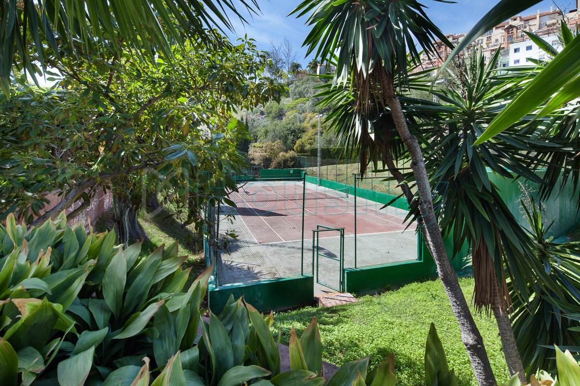 pista-de-tenis-privada Casa con pista de tenis venta en Málaga. Housmy