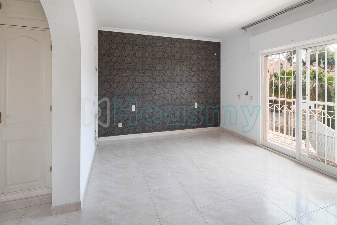 dormitorio-principal-con-terraza Dormitorio principal en casa con 5 dormitorios Málaga