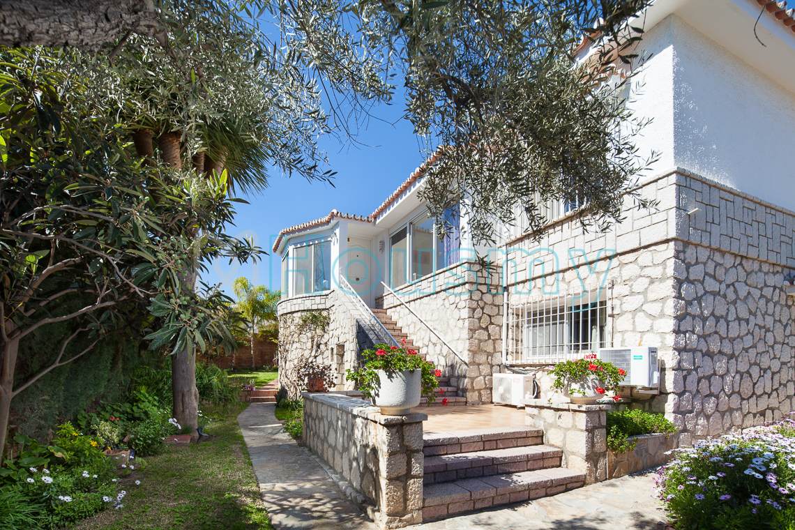 chalet-con-jardin Casa con jardín en Miraflores del Palo. Housmy portal inmobiliario