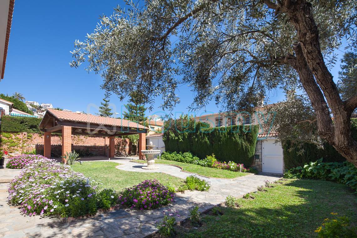 chalet-con-jardin Casa con jardín en Miraflores del Palo. Housmy portal inmobiliario