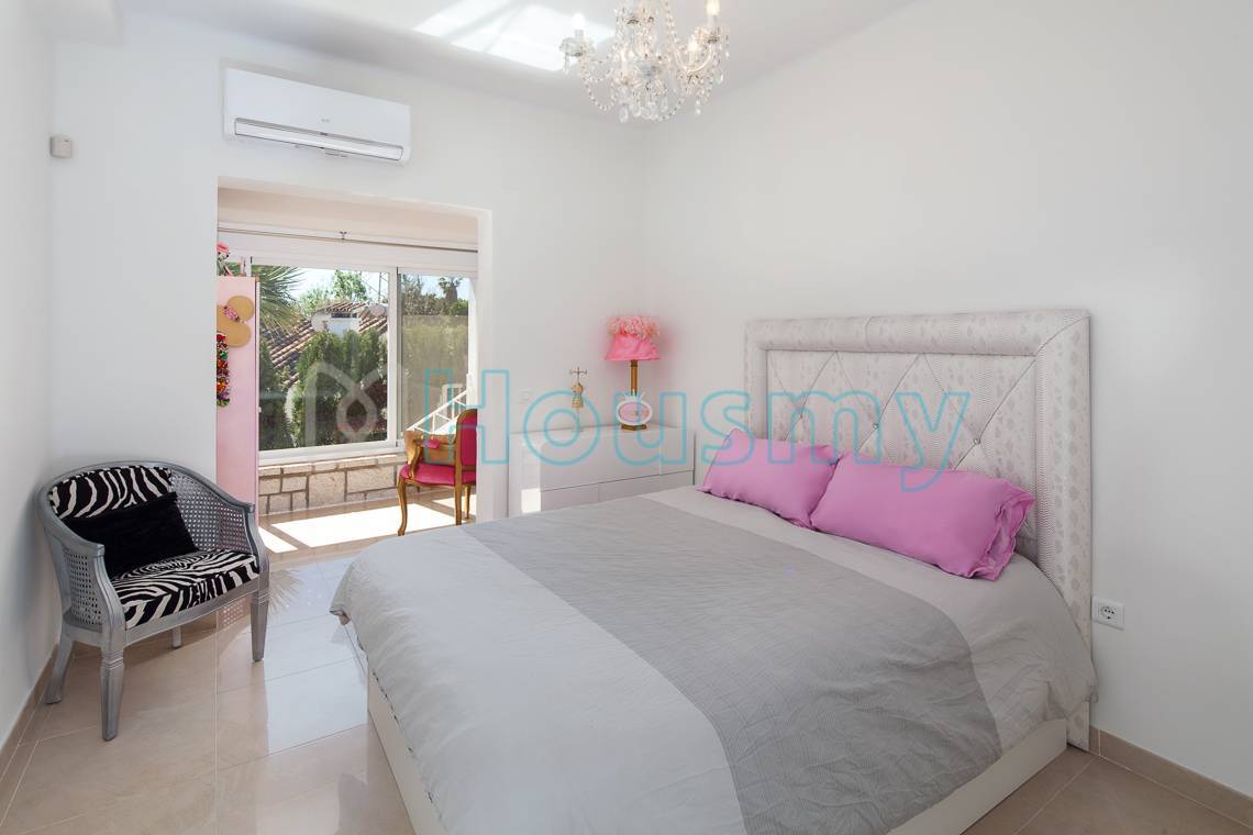 dormitorio-decoracion-moderna Amplio dormitorio remodelado en casa independiente en venta. Housmy