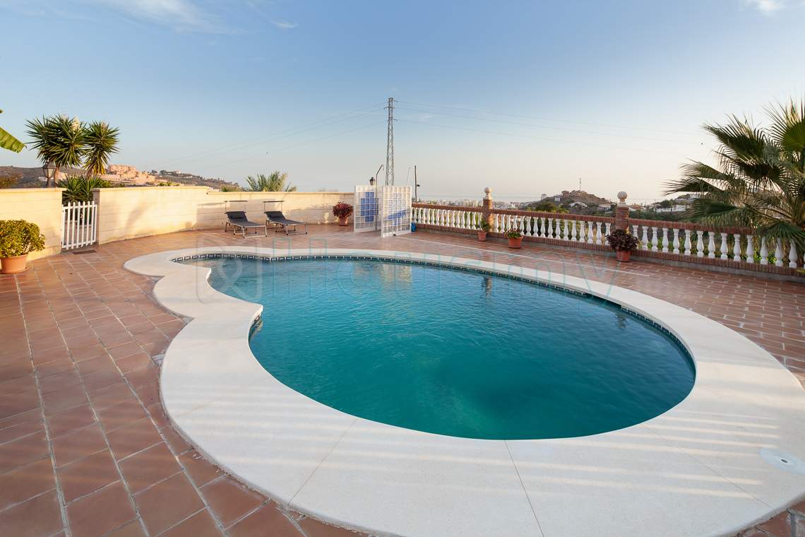piscina-con-vista-al-mar-casa-en-rincon-de-la-victoria piscina con vista al mar en casa de rincon de la victoria