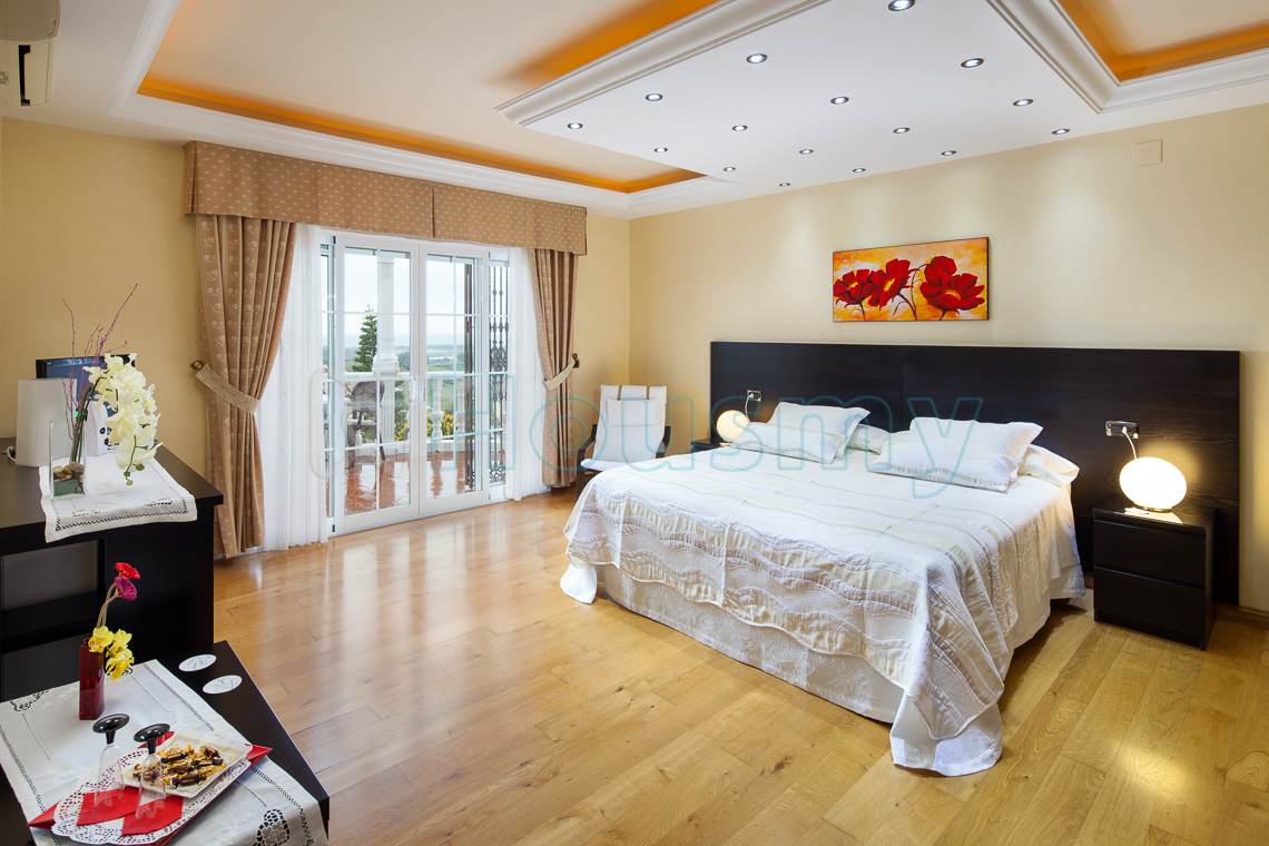 suite-de-hotel Suite de alojamiento turistico en torre del mar. Housmy plataforma inmobiliaria