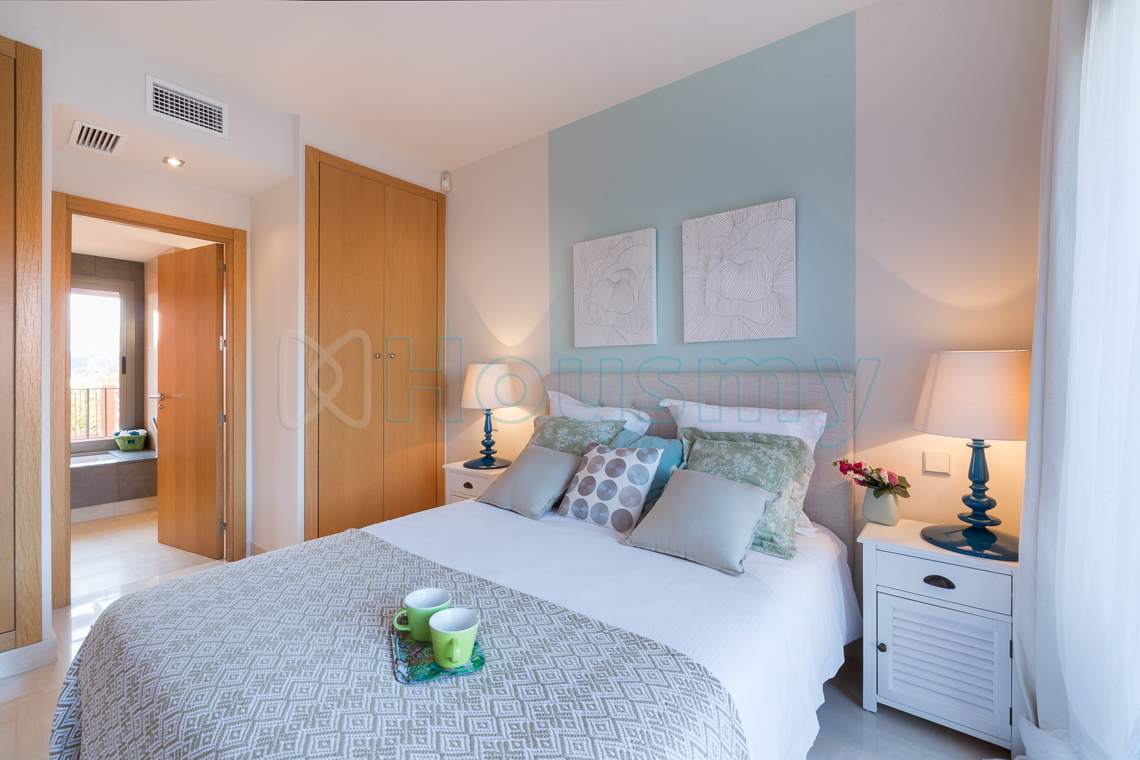 dormitorio-de-piso-en-venta-en-sotoserena-estepona dormitorio moderno de piso en venta en sotoserena estepona. Housmy