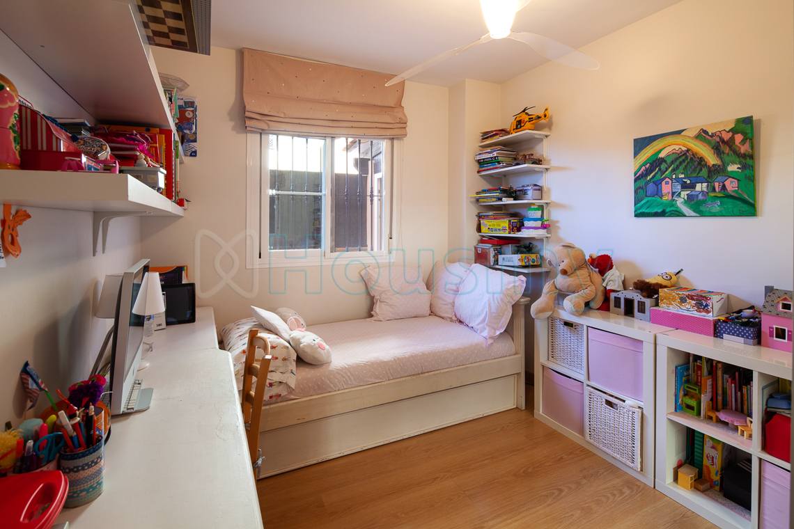 Dormitorio-infantil-en-piso-en-urbanizacion-parque-victoria dormitorio exterior de piso en venta en lomas de procusan