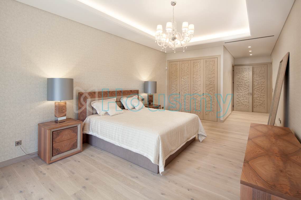 villa-luxury-bedroom Luxurious bedroom in villa for sale in spain. Housmy